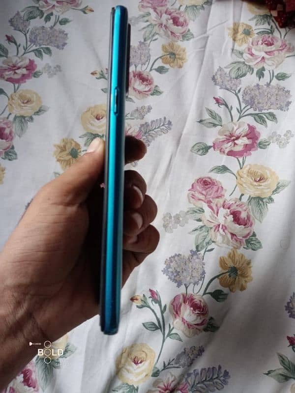 Realme 5i 4