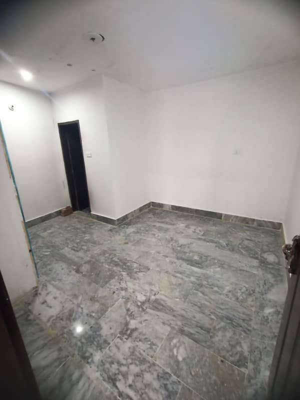 Fist Floor Flat Available For Sailent office use in Johar Town Near Expo Center 5