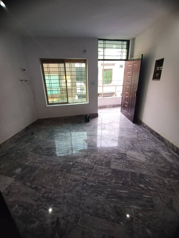 Fist Floor Flat Available For Sailent office use in Johar Town Near Expo Center 6