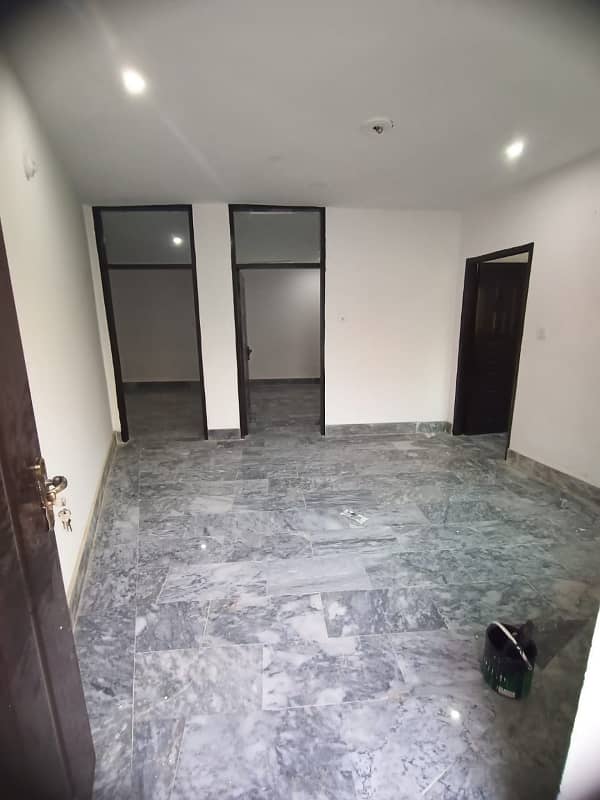 Fist Floor Flat Available For Sailent office use in Johar Town Near Expo Center 7