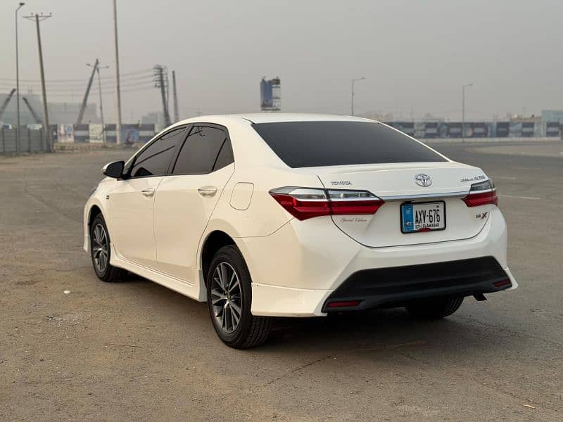 Toyota Corolla Altis 1.6 X CVT Special Edition 2022 4