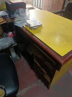 Office Table with Chair for Sale in Lahore