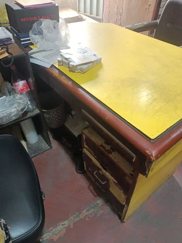 Office Table with Chair for Sale in Lahore 1