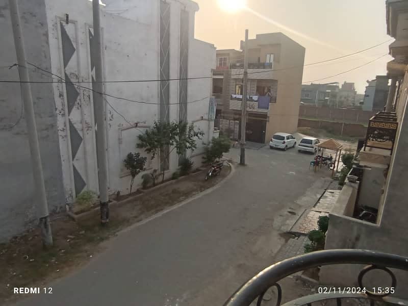 H Block Lavish Beautiful 2.5 Storey House Available For Sale Reasonable Price in Alrehman Garden Phase 2 7