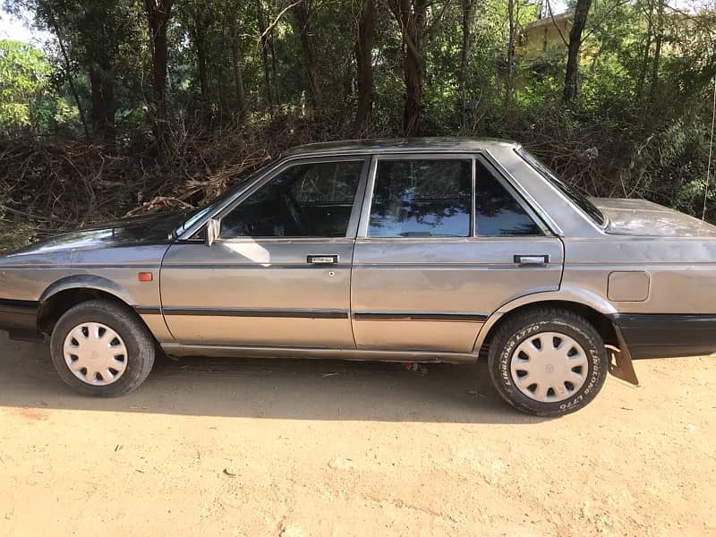 Nissan Sunny 1988 4