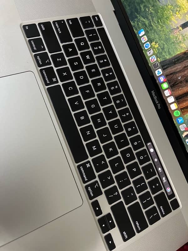 MacBook Pro 2019 16 inches i9 32GB RAM 0