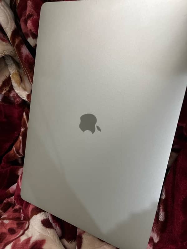 MacBook Pro 2019 16 inches i9 32GB RAM 2