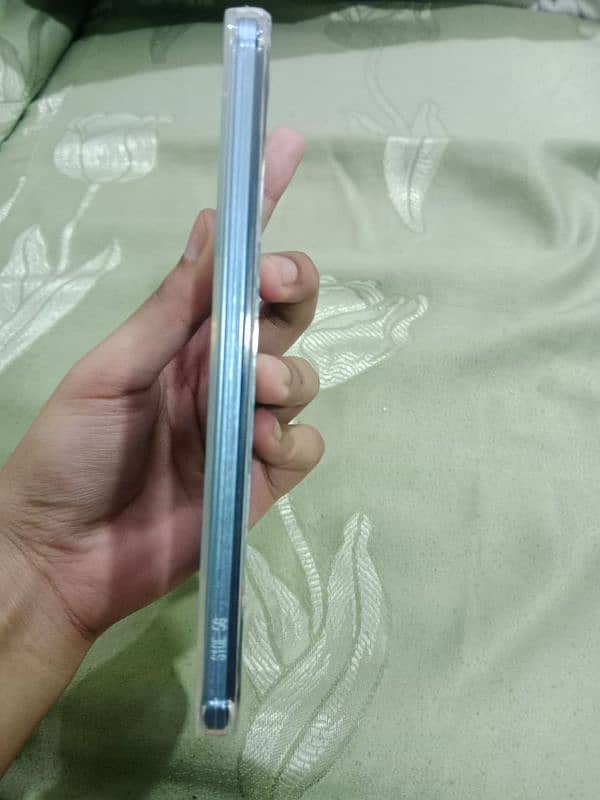 Vivo v23e 8/128 lush condition 3