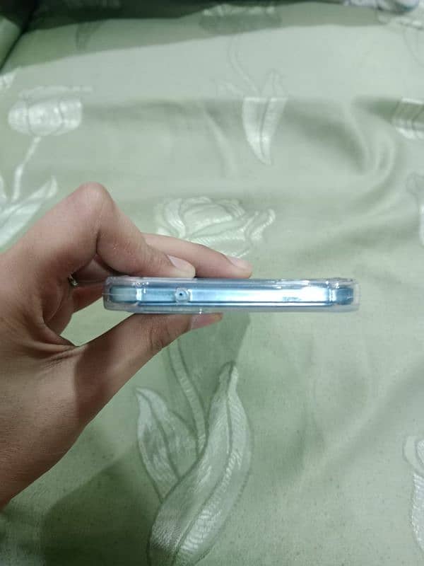 Vivo v23e 8/128 lush condition 5