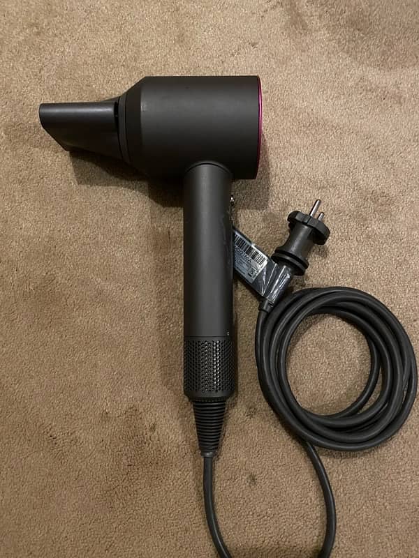 Dyson Fuschia Supersonic 9