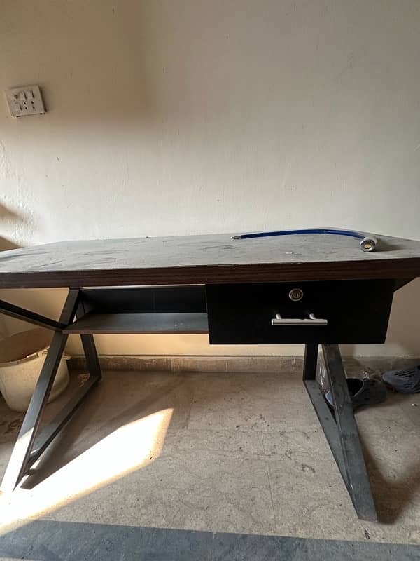 Office table, Computer table , Never used , Dont have keys of lock 3