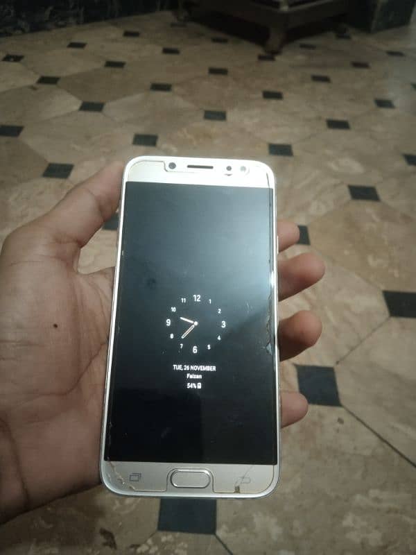 Samsung J7 pro 16 gb lush condition 2