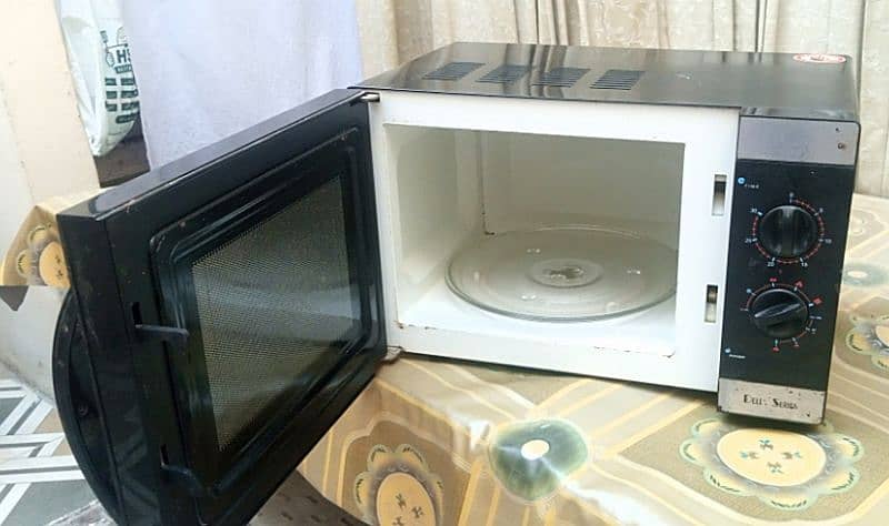 Dawlance Microwave Oven – Reliable, Efficient, and Built to Last! 3