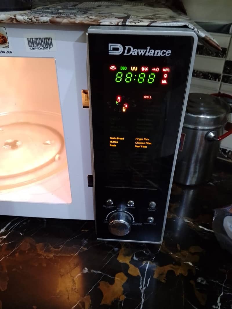 DAWLANCE MICROWAVES MODEL NO # DW 131-HP 2