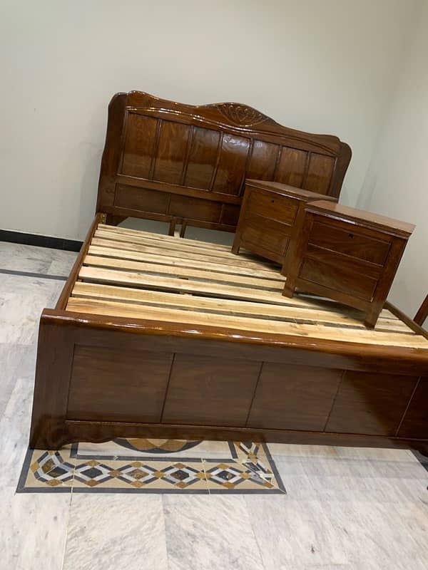 seesham solid wood bed set Brand new Not used (Just call if intrested) 1