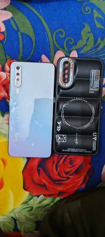 vivo s1 4gb128gb condition 10by10 with charger diba ni ha 1