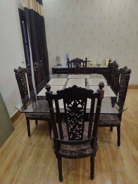 Dining Table With 6 Chairs. 0