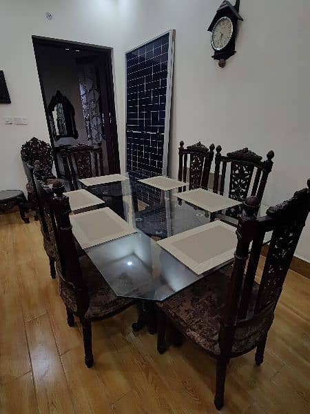 Dining Table With 6 Chairs. 1