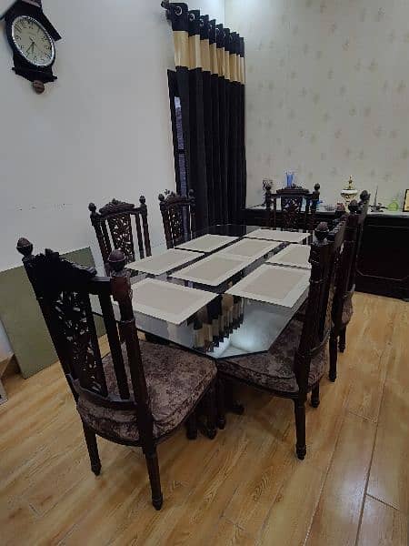 Dining Table With 6 Chairs. 2