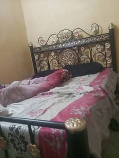 double bed without metrees