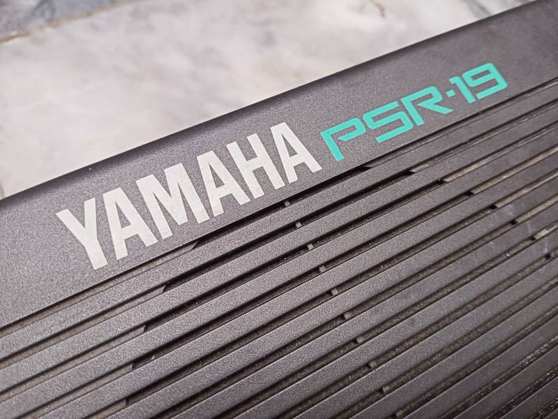 YAMAHA PSR-19 PORTABLE KEYBOARD MADE IN JAPAN 1