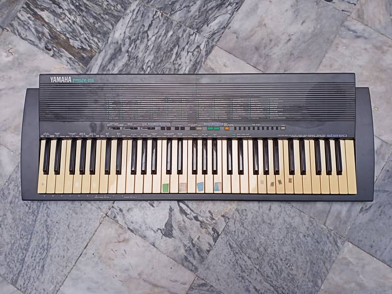 YAMAHA PSR-19 PORTABLE KEYBOARD MADE IN JAPAN 2