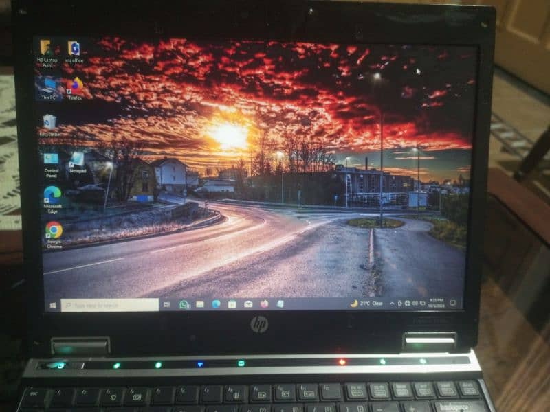 hp elite 2540 corei7 , 8 GB ram, ssd installed no any fault urgnt sale 1