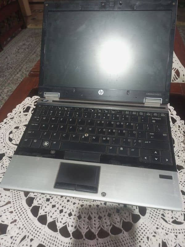 hp elite 2540 corei7 , 8 GB ram, ssd installed no any fault urgnt sale 8