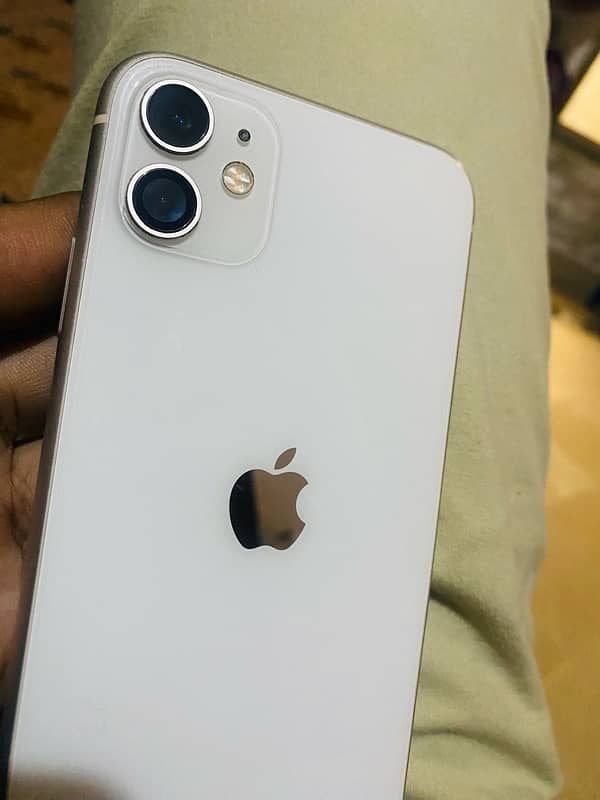 i phone 11 128gb pta aproved with box 5