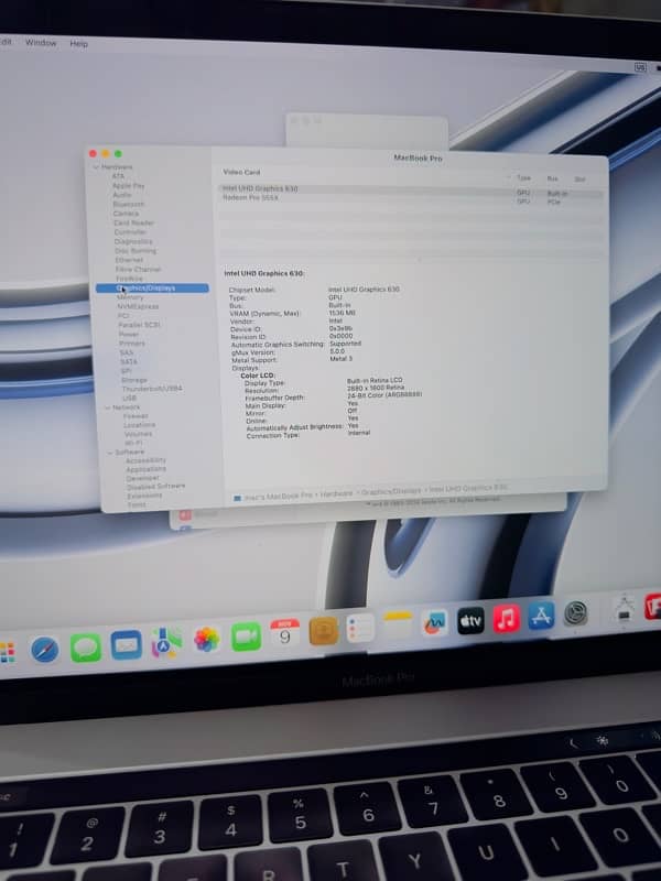 MacBook pro 2018 15.4 inch core i9 CTO 32GB RAM 512GB SSD 6 core GPu 5