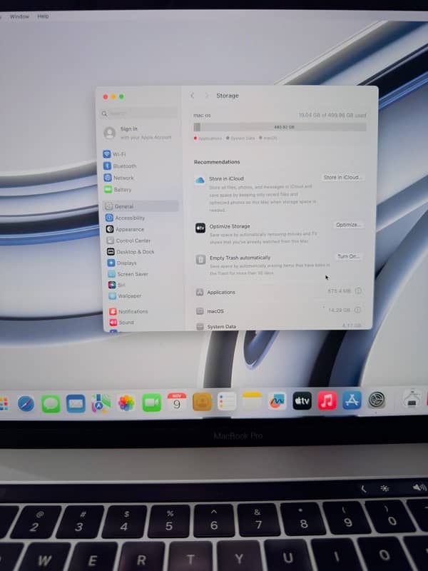 MacBook pro 2018 15.4 inch core i9 CTO 32GB RAM 512GB SSD 6 core GPu 11