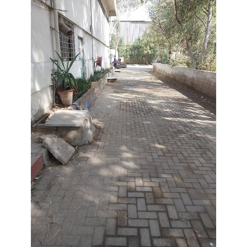 Factory Available For Sale Korangi Industrial Area Near Shan Chowrangi About 4800 Square Yard 0