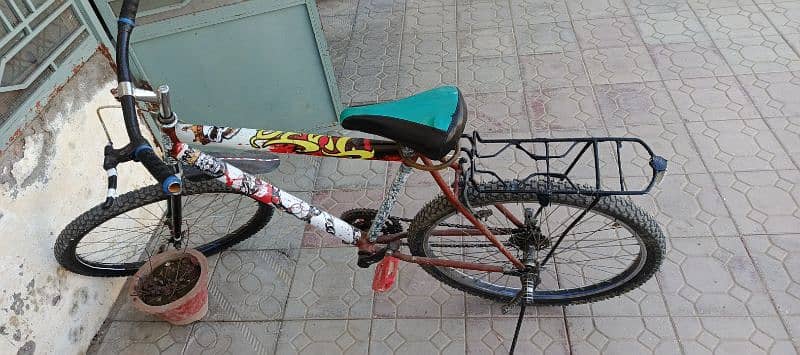 sports cycle  available in good condition 1