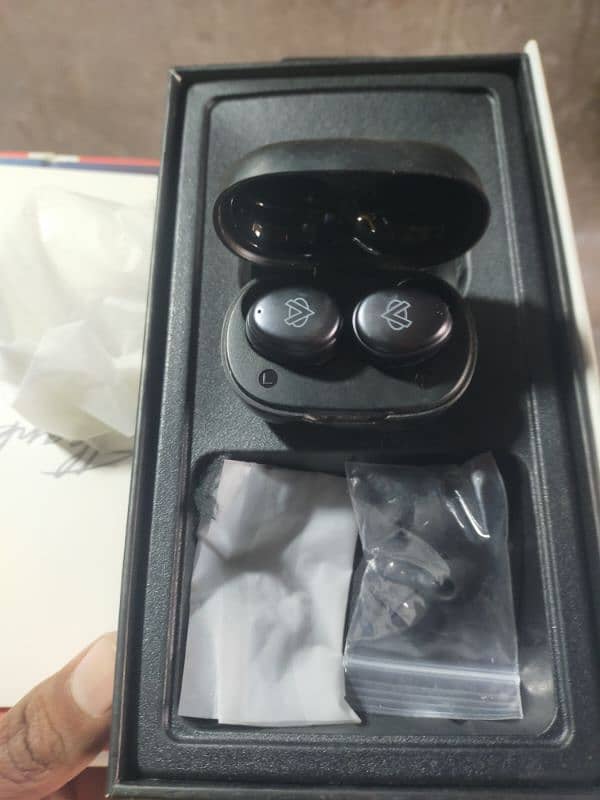 Audionce  Earbuds full new condition just 15 days used 1