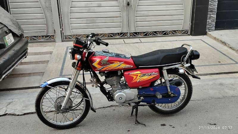 red Honda 125 0