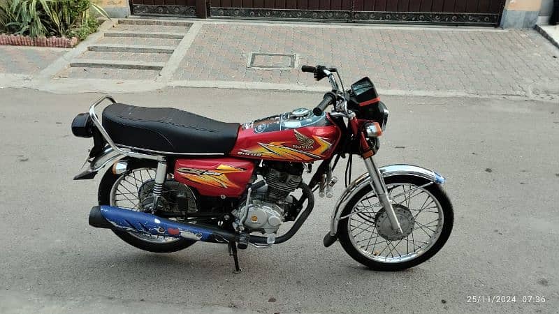 red Honda 125 3