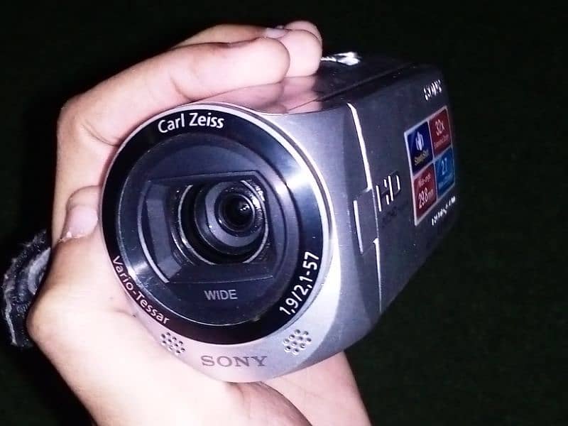 Sony HDR CX220 e Camcorder 6