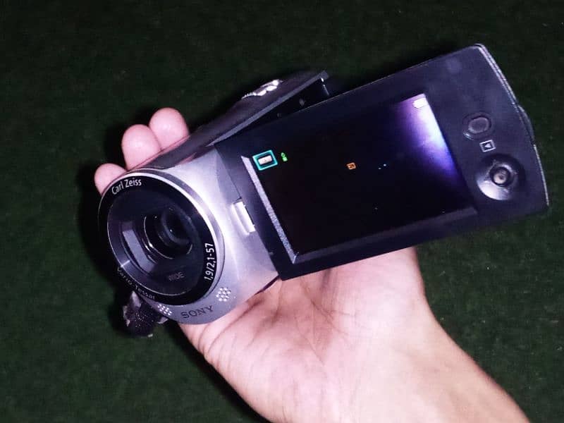 Sony HDR CX220 e Camcorder 9