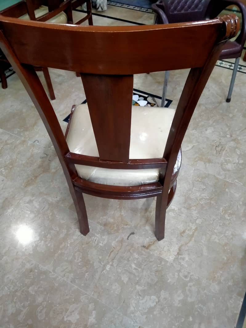 6 seater dining table condition 10\10 3