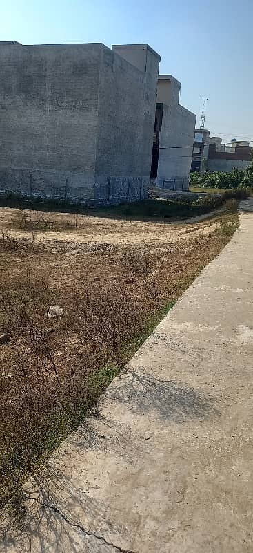 Corner Plot For Sale In Allama Iqbal Town (Street Number - 10) 0