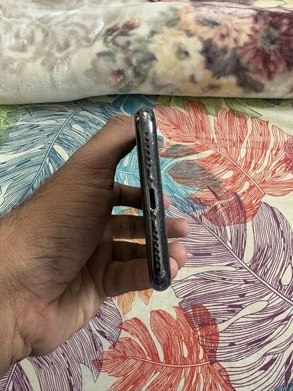 iPhone X (256GB) - PTA Approved, 5/10 Condition 1