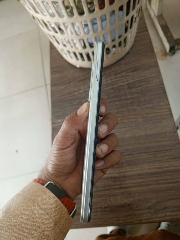 infinix hot 12 6/128 with box charger original 3