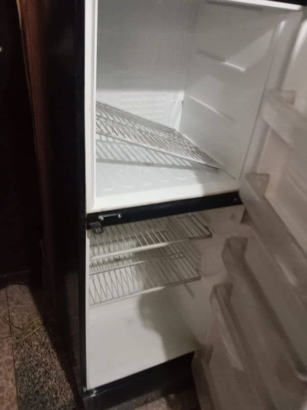 PEL refrigerator black glass door (model pmi) 0