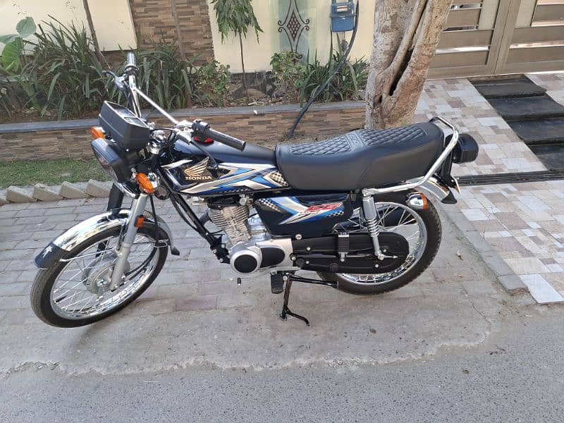 Honda cG125 black 4