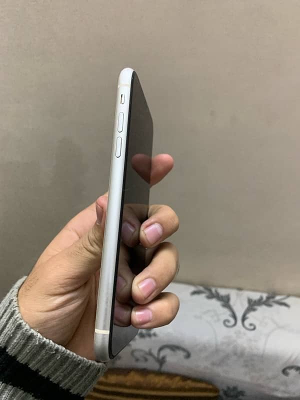 i phone 11 64gb non pta urgent sale 4