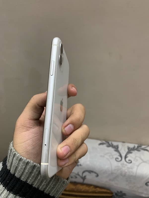 i phone 11 64gb non pta urgent sale 5