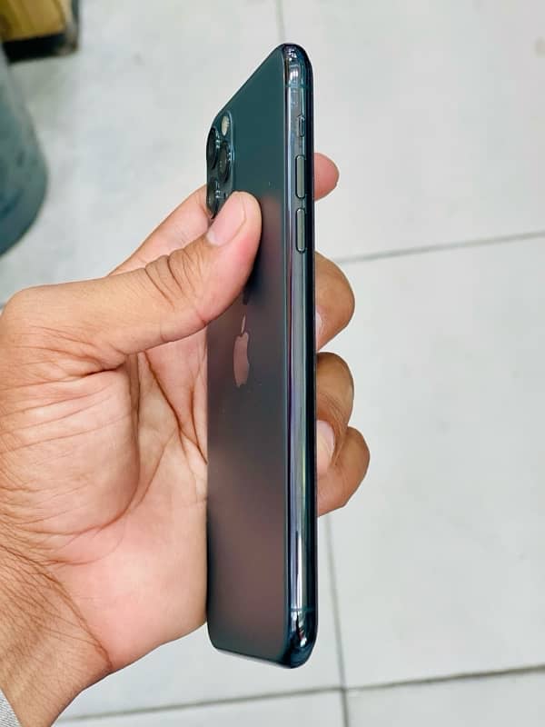 iphone 11 pro max midnight green 256 PTA 2