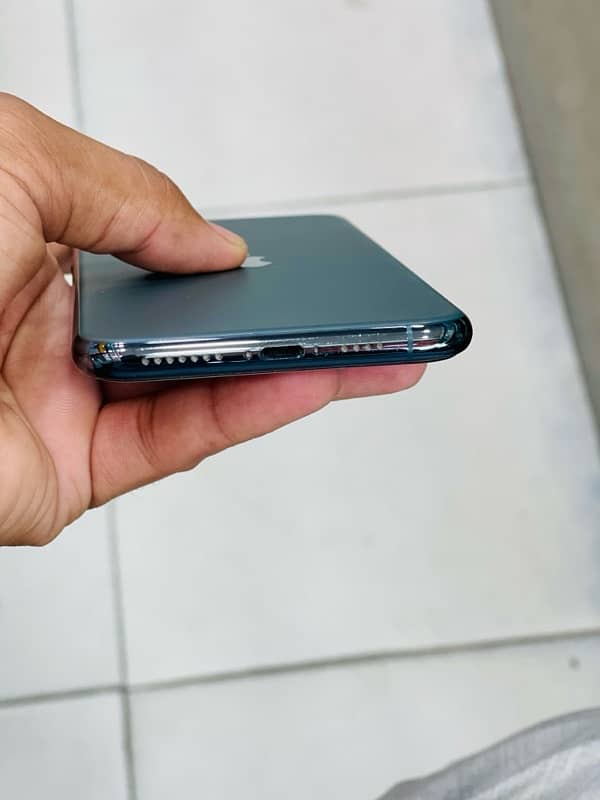 iphone 11 pro max midnight green 256 PTA 4