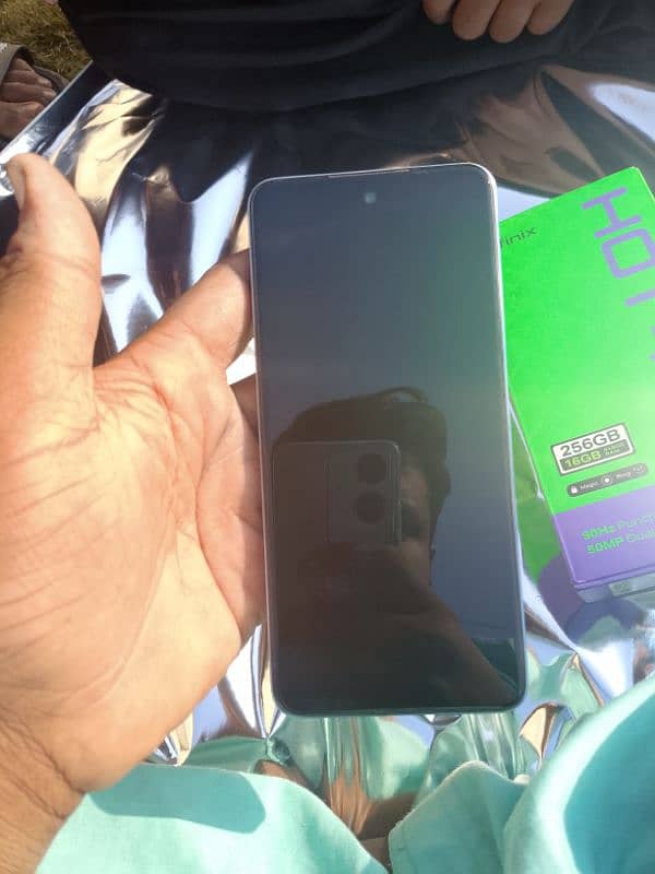 Infinix hot 40i 256gb 8+8ram condition 10 by 10 5