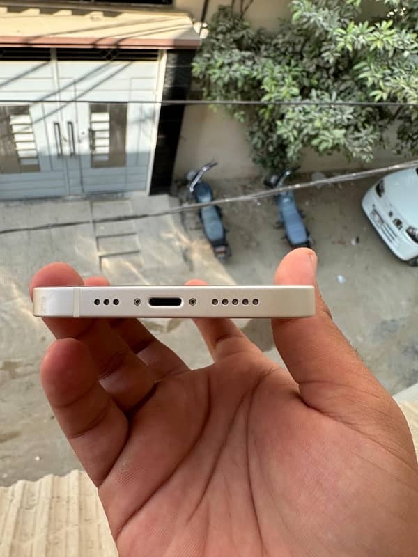 Iphone 12 (Just Box Open) 4